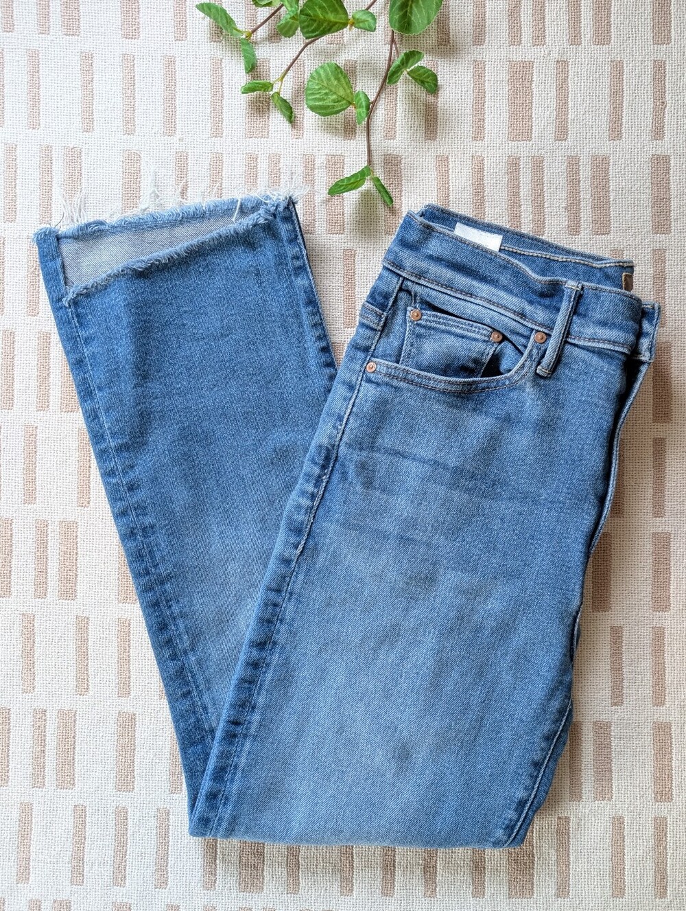 MOTHER | 28 | The Insider Crop Step Fray